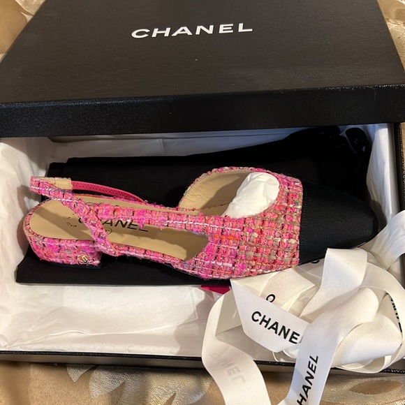 Brand new Chanel Pink Tweed Slingback Sandals - Picture 4 of 7